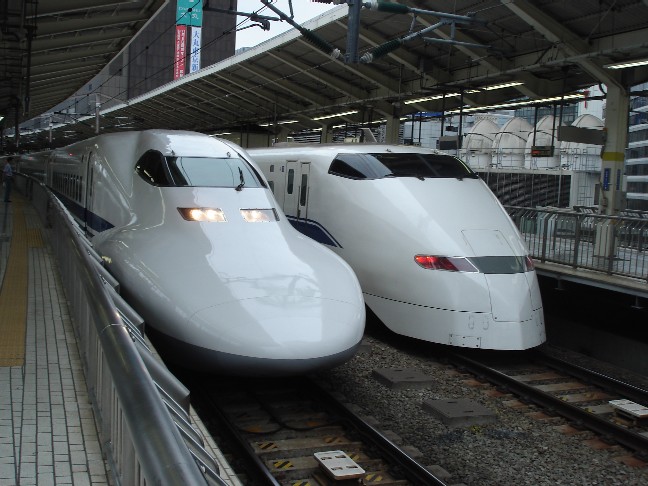左が700系、右が300系