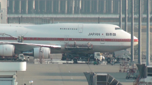 政府専用機 洗浄中