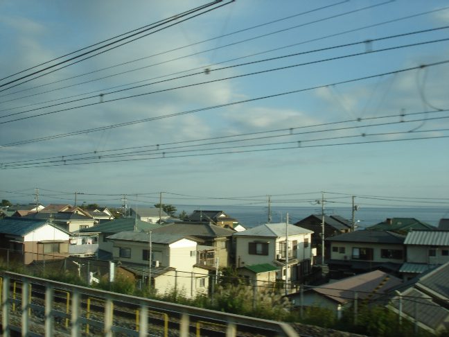 東海道線より海側を望む