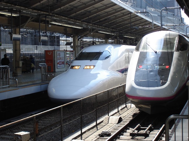 700系とE3系