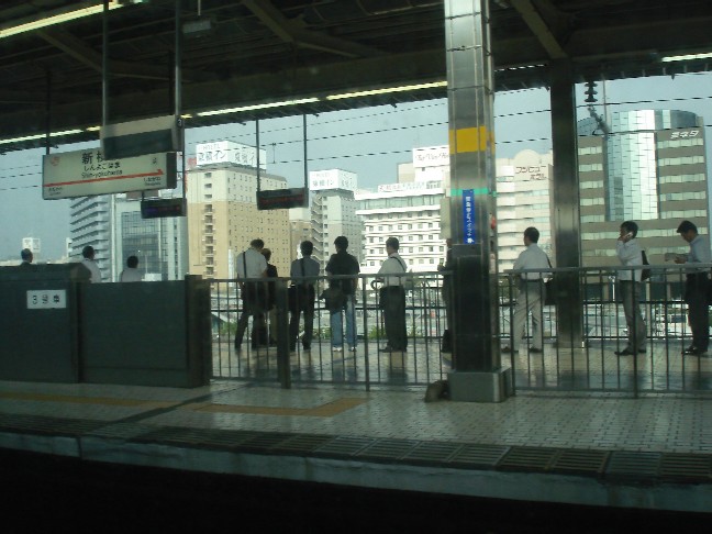 新横浜駅上り東京方面ホーム