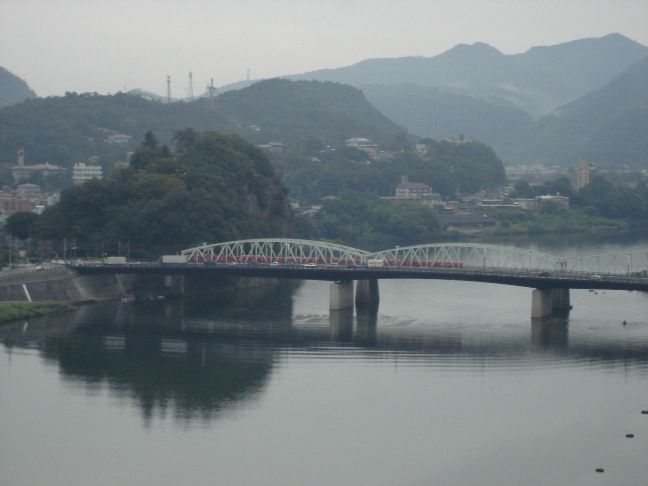 名鉄電車が橋を渡る