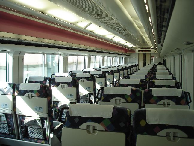 E257系の普通車車内