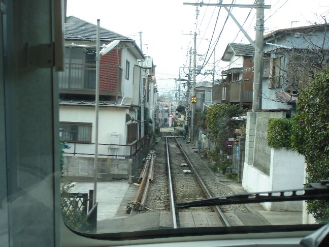 一段と狭い軒先