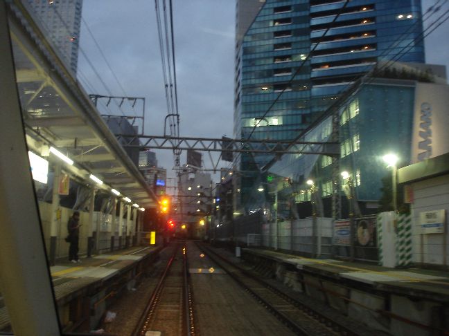 南新宿でストップ