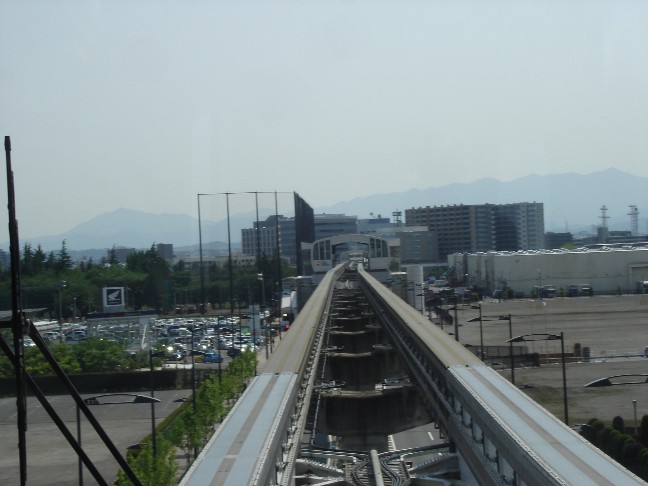 多摩都市モノレール 泉体育館駅