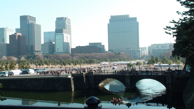 丸の内側を望む