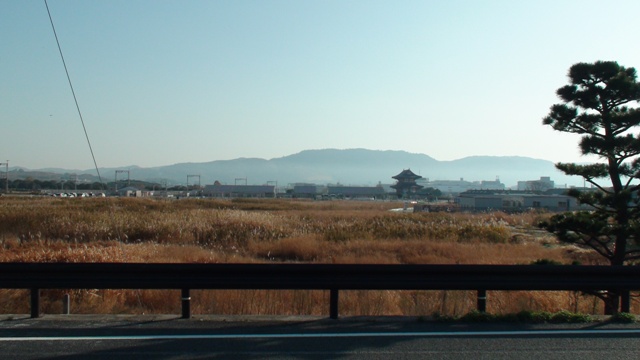 平城宮跡から若草山を望む