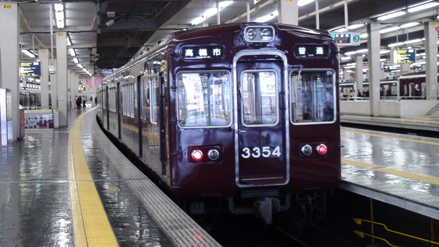 3300