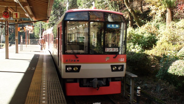 900